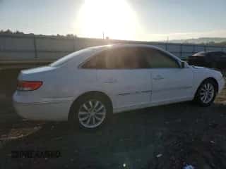 2007 Hyundai Azera SE with VIN KMHFC46F27A140975, listed as a Copart auction lot 74530674 with 73,188 mi miles and Salvage title. Bid and sale history available at DreamBid. Image 3.