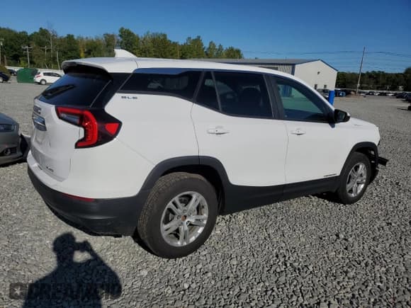 ✅ 2022 GMC Terrain SLE • VIN: 3GKALTEV3NL305654 • Lot: 81188055. Wystawiony na Copart z przebiegiem 50 786 mil. Bezpłatny archiwum sprzedaży aukcyjnych z USA i szczegółowy raport historii pojazdu na DreamBid. Zdjęcie 3.