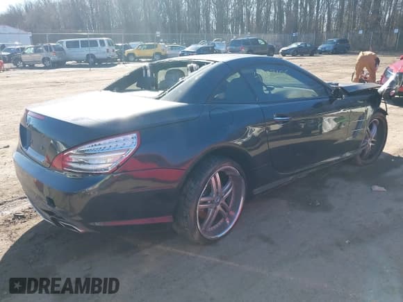 ✅ 2016 Mercedes-Benz SL 400 • VIN: WDDJK6FA1GF040652 • Lot: 41198105. Listed on IAAI with 90,252 mi. Free auction sales archive from the USA and detailed vehicle history report at DreamBid. Image 4.