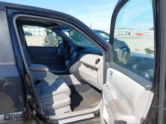 ✅ 2011 Honda Pilot LX • VIN: 5FNYF3H21BB045140 • Lot: 43669237. Listed on IAAI with 274,102 mi. Free auction sales archive from the USA and detailed vehicle history report at DreamBid. Image 5.