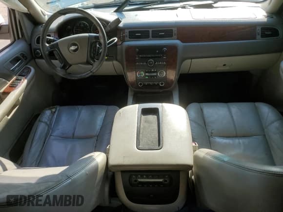 ✅ 2009 Chevrolet Suburban 2LT • VIN: 1GNFC260X9R251418 • Lot: 72032294. Wystawiony na Copart z przebiegiem 356 395 mil. Bezpłatny archiwum sprzedaży aukcyjnych z USA i szczegółowy raport historii pojazdu na DreamBid. Zdjęcie 8.