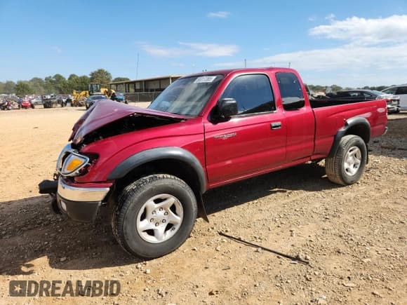 ✅ 2001 Toyota Tacoma • VIN: 5TEWM72N71Z777020 • Lot: 86317365. Listed on Copart with 303,590 mi. Free auction sales archive from the USA and detailed vehicle history report at DreamBid. Image 1.