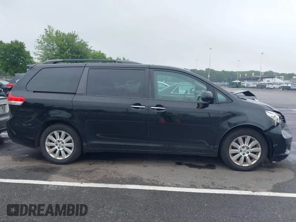 ✅ 2012 Toyota Sienna XLE • VIN: 5TDDK3DC9CS047370 • Lot: 42515932. Wystawiony na IAAI z przebiegiem 132 207 mil. Bezpłatny archiwum sprzedaży aukcyjnych z USA i szczegółowy raport historii pojazdu na DreamBid. Zdjęcie 13.