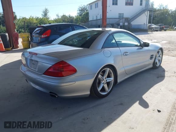 ✅ 2005 Mercedes-Benz SL 500 • VIN: WDBSK75F45F091432 • Lot: 43846588. Wystawiony na IAAI z przebiegiem Nie podano. Bezpłatny archiwum sprzedaży aukcyjnych z USA i szczegółowy raport historii pojazdu na DreamBid. Zdjęcie 4.