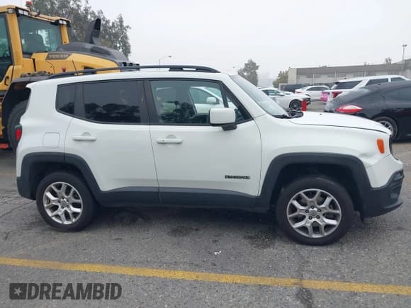 ✅ 2018 Jeep Renegade Latitude • VIN: ZACCJBBB7JPJ30032 • Lot: 43408219. Wystawiony na IAAI z przebiegiem 54 791 mil. Bezpłatny archiwum sprzedaży aukcyjnych z USA i szczegółowy raport historii pojazdu na DreamBid. Zdjęcie 13.