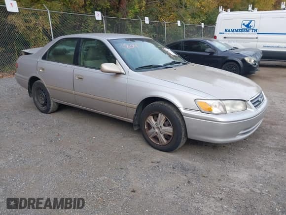 ✅ 2000 Toyota Camry CE • VIN: 4T1BG22K8YU633005 • Lot: 43546185. Wystawiony na IAAI z przebiegiem 240 688 mil. Bezpłatny archiwum sprzedaży aukcyjnych z USA i szczegółowy raport historii pojazdu na DreamBid. Zdjęcie 1.