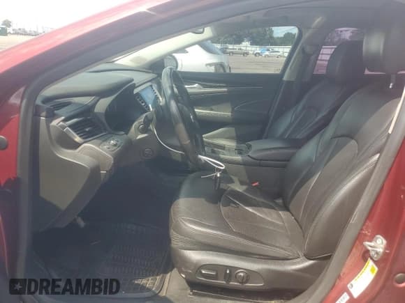 ✅ 2017 Buick LaCrosse Essence • VIN: 1G4ZP5SS8HU131210 • Lot: 66899844. Wystawiony na Copart z przebiegiem 136 932 mil. Bezpłatny archiwum sprzedaży aukcyjnych z USA i szczegółowy raport historii pojazdu na DreamBid. Zdjęcie 7.