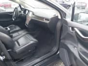 ✅ 2016 Tesla Model X 70D • VIN: 5YJXCAE21GF008741 • Lot: 43802873. Wystawiony na IAAI z przebiegiem 85 796 mil. Bezpłatny archiwum sprzedaży aukcyjnych z USA i szczegółowy raport historii pojazdu na DreamBid. Zdjęcie 20.