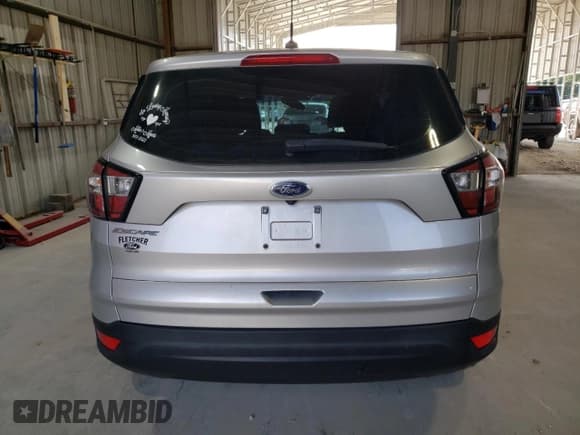 ✅ 2017 Ford Escape S • VIN: 1FMCU0F77HUC66296 • Lot: 59171395. Wystawiony na Copart z przebiegiem 74 056 mil. Bezpłatny archiwum sprzedaży aukcyjnych z USA i szczegółowy raport historii pojazdu na DreamBid. Zdjęcie 6.
