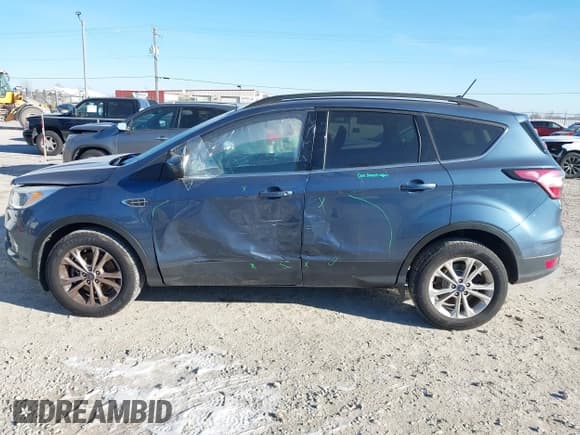 ✅ 2018 Ford Escape SE • VIN: 1FMCU9GD2JUA21484 • Lot: 41285765. Wystawiony na IAAI z przebiegiem 102 523 mil. Bezpłatny archiwum sprzedaży aukcyjnych z USA i szczegółowy raport historii pojazdu na DreamBid. Zdjęcie 14.