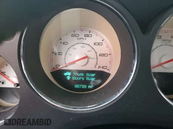 ✅ 2014 Dodge Challenger SXT • VIN: 2C3CDYAG7EH133342 • Lot: 59861964. Wystawiony na Copart z przebiegiem 85 733 mil. Bezpłatny archiwum sprzedaży aukcyjnych z USA i szczegółowy raport historii pojazdu na DreamBid. Zdjęcie 9.