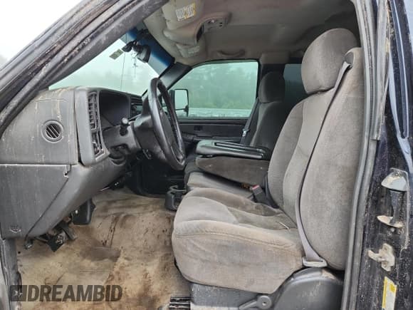✅ 2006 Chevrolet Silverado 2500HD Work Truck • VIN: 1GCHK29U46E171912 • Lot: 61402835. Wystawiony na Copart z przebiegiem Nie podano. Bezpłatny archiwum sprzedaży aukcyjnych z USA i szczegółowy raport historii pojazdu na DreamBid. Zdjęcie 7.