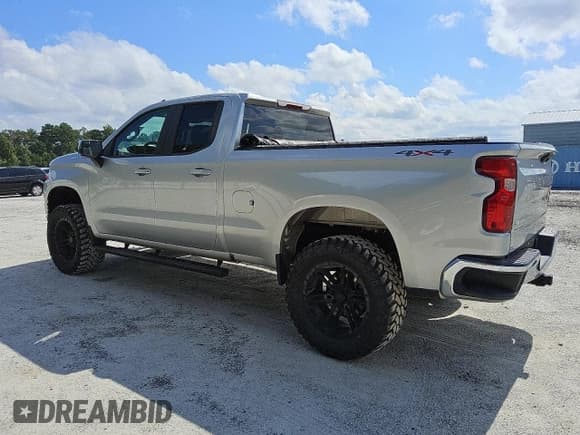 ✅ 2020 Chevrolet Silverado 1500 LT • VIN: 1GCRYDED9LZ156735 • Lot: 65942705. Listed on Copart with 107,319 mi. Free auction sales archive from the USA and detailed vehicle history report at DreamBid. Image 2.