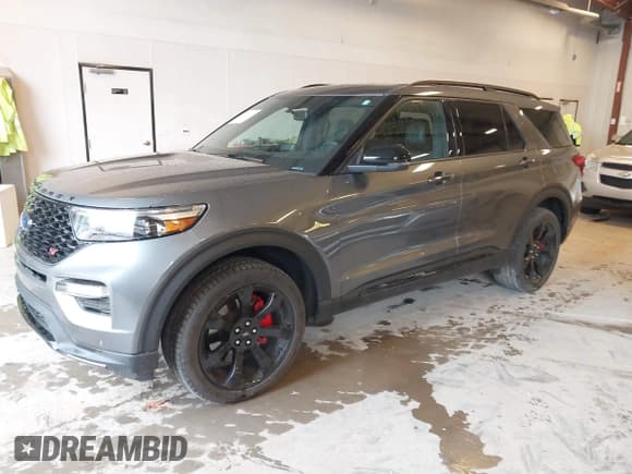 ✅ 2023 Ford Explorer ST • VIN: 1FM5K8GC5PGC26305 • Lot: 42166101. Wystawiony na IAAI z przebiegiem 27 064 mil. Bezpłatny archiwum sprzedaży aukcyjnych z USA i szczegółowy raport historii pojazdu na DreamBid. Zdjęcie 17.