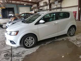 2019 Chevrolet Sonic LT z VIN 1G1JG6SB3K4132868, wystawiony jako Copart lot #60653065 z przebiegiem 101 301 mil mil oraz Szkoda całkowita • Salvage title. Historia ofert i sprzedaży dostępna na DreamBid. Obrazek 1.