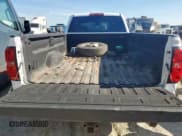 ✅ 2018 Chevrolet Silverado 1500 • VIN: 1GC4CZCY6JF139918 • Lot: 62668235. Wystawiony na Copart z przebiegiem 296 517 mil. Bezpłatny archiwum sprzedaży aukcyjnych z USA i szczegółowy raport historii pojazdu na DreamBid. Zdjęcie 10.