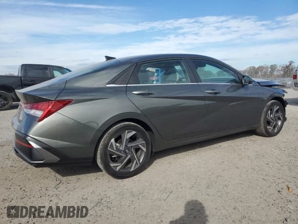 ✅ 2025 Hyundai Elantra Limited • VIN: KMHLN4DJXSU142291 • Лот: 90260005. Опубликован ранее на Copart с пробегом 7 937 миль. Бесплатный доступ к архиву аукционных продаж из США и подробный отчёт об истории автомобиля на DreamBid. Изображение 3.