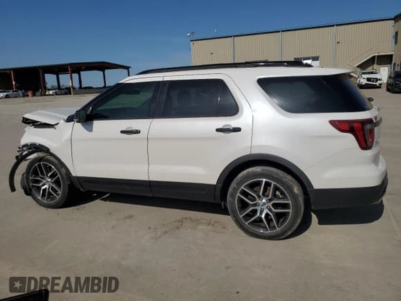✅ 2017 Ford Explorer Sport • VIN: 1FM5K8GT6HGE22187 • Lot: 51063595. Wystawiony na Copart z przebiegiem Nie podano. Bezpłatny archiwum sprzedaży aukcyjnych z USA i szczegółowy raport historii pojazdu na DreamBid. Zdjęcie 2.