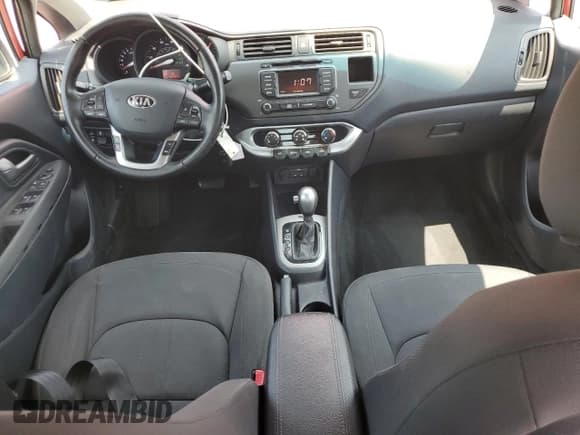 ✅ 2015 Kia Rio EX • VIN: KNADN4A35F6420519 • Lot: 66230705. Wystawiony na Copart z przebiegiem 53 497 mil. Bezpłatny archiwum sprzedaży aukcyjnych z USA i szczegółowy raport historii pojazdu na DreamBid. Zdjęcie 8.