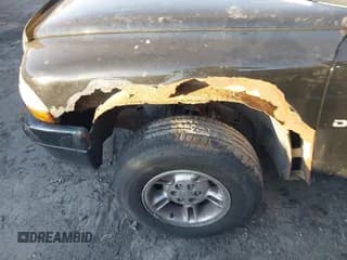 ✅ 2000 Dodge Dakota Sport • VIN: 1B7GG22N3YS697498 • Lot: 40923958. Wystawiony na IAAI z przebiegiem Nie podano. Bezpłatny archiwum sprzedaży aukcyjnych z USA i szczegółowy raport historii pojazdu na DreamBid. Zdjęcie 6.