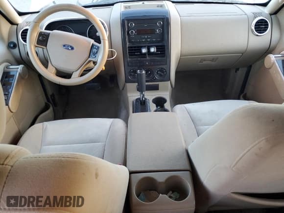 ✅ 2010 Ford Explorer XLT • VIN: 1FMEU6DE2AUA11185 • Lot: 92357045. Wystawiony na Copart z przebiegiem 295 276 mil. Bezpłatny archiwum sprzedaży aukcyjnych z USA i szczegółowy raport historii pojazdu na DreamBid. Zdjęcie 8.