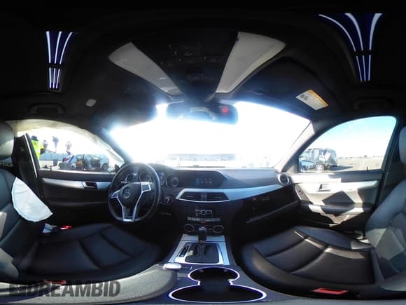 ✅ 2014 Mercedes-Benz C 250 Sport • VIN: WDDGF4HB6EA956276 • Lot: 42111034. Wystawiony na IAAI z przebiegiem 90 396 mil. Bezpłatny archiwum sprzedaży aukcyjnych z USA i szczegółowy raport historii pojazdu na DreamBid. Zdjęcie 18.