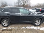 ✅ 2015 Jeep Cherokee Latitude • VIN: 1C4PJMCS3FW668154 • Lot: 43716947. Wystawiony na IAAI z przebiegiem 330 972 mil. Bezpłatny archiwum sprzedaży aukcyjnych z USA i szczegółowy raport historii pojazdu na DreamBid. Zdjęcie 13.