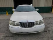 ✅ 1998 Lincoln Town Car Signature • VIN: 1LNFM82W1WY723330 • Lot: 70210235. Listed on Copart with 87,103 mi. Free auction sales archive from the USA and detailed vehicle history report at DreamBid. Image 5.