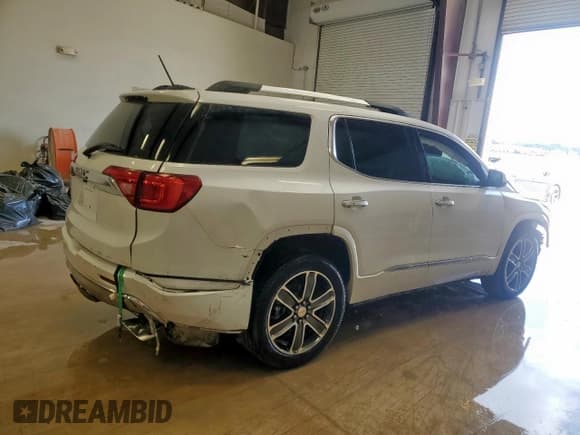 ✅ 2018 GMC Acadia Denali • VIN: 1GKKNPLS8JZ108626 • Lot: 68209675. Wystawiony na Copart z przebiegiem 117 787 mil. Bezpłatny archiwum sprzedaży aukcyjnych z USA i szczegółowy raport historii pojazdu na DreamBid. Zdjęcie 3.
