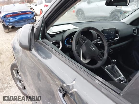 ✅ 2024 Hyundai Venue SEL • VIN: KMHRC8A33RU303667 • Lot: 41493871. Listed on IAAI with 12,725 mi. Free auction sales archive from the USA and detailed vehicle history report at DreamBid. Image 21.