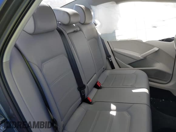 ✅ 2017 Volkswagen Passat SE • VIN: 1VWBT7A37HC014907 • Lot: 43559552. Listed on IAAI with 171,721 mi. Free auction sales archive from the USA and detailed vehicle history report at DreamBid. Image 8.