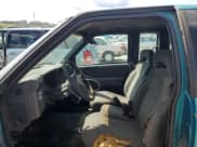 ✅ 1994 Chevrolet S-10 LS • VIN: 1GCCS19Z1R8217571 • Лот: 71994634. Опубликован ранее на Copart с пробегом 167 632 миль. Бесплатный доступ к архиву аукционных продаж из США и подробный отчёт об истории автомобиля на DreamBid. Изображение 7.