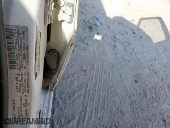 ✅ 2015 FIAT 500L Pop • VIN: ZFBCFAAH4FZ032690 • Lot: 80589665. Listed on Copart with 82,528 mi. Free auction sales archive from the USA and detailed vehicle history report at DreamBid. Image 13.