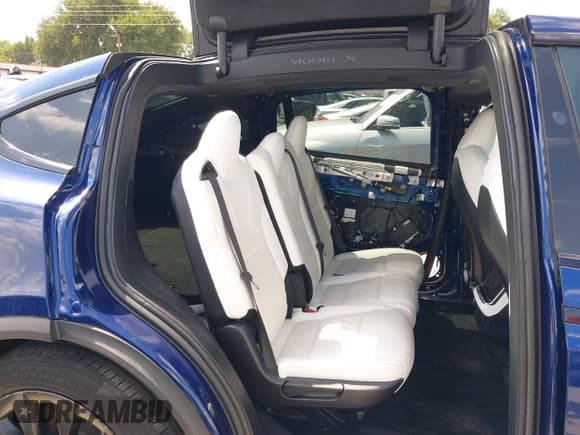 ✅ 2022 Tesla Model X • VIN: 7SAXCAE54NF359105 • Lot: 42459209. Wystawiony na IAAI z przebiegiem 39 603 mil. Bezpłatny archiwum sprzedaży aukcyjnych z USA i szczegółowy raport historii pojazdu na DreamBid. Zdjęcie 8.