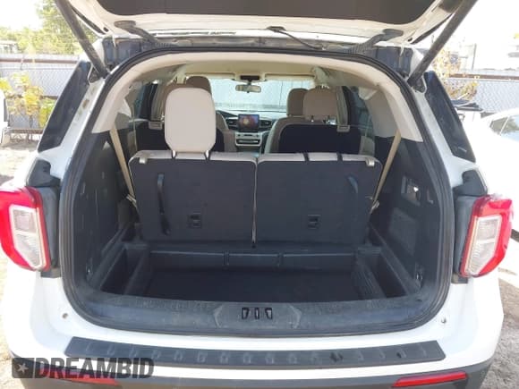 ✅ 2022 Ford Explorer XLT • VIN: 1FMSK7DH5NGA33159 • Lot: 43284290. Listed on IAAI with 41,431 mi. Free auction sales archive from the USA and detailed vehicle history report at DreamBid. Image 17.