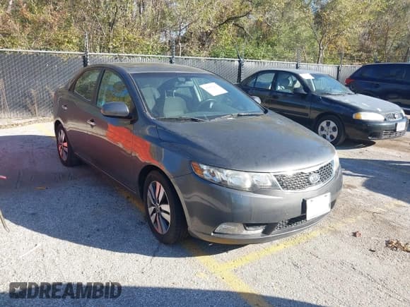 ✅ 2013 Kia Forte EX • VIN: KNAFU4A22D5686828 • Lot: 43605263. Wystawiony na IAAI z przebiegiem 168 748 mil. Bezpłatny archiwum sprzedaży aukcyjnych z USA i szczegółowy raport historii pojazdu na DreamBid. Zdjęcie 1.