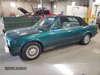 1993 BMW 3 Series z VIN WBABB1316PEC06496, wystawiony jako Copart lot #90220405 z przebiegiem 149 424 mil mil oraz Nie do naprawy • Non repairable. Historia ofert i sprzedaży dostępna na DreamBid. Obrazek 1.