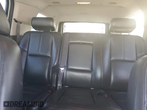 ✅ 2009 Chevrolet Suburban 2LT • VIN: 1GNFC26019R101682 • Lot: 74675694. Wystawiony na Copart z przebiegiem 222 334 mil. Bezpłatny archiwum sprzedaży aukcyjnych z USA i szczegółowy raport historii pojazdu na DreamBid. Zdjęcie 10.