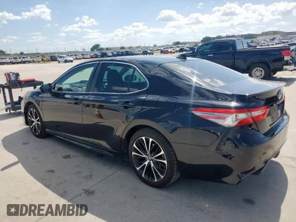2019 Toyota Camry LE z VIN 4T1B11HK0KU794720, wystawiony jako Copart lot #66700455 z przebiegiem 102 818 mil mil oraz Czysty tytuł • Clean title. Historia ofert i sprzedaży dostępna na DreamBid. Obrazek 2.
