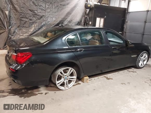 ✅ 2014 BMW 7 Series ALPINA B7 xDrive • VIN: WBAYF8C53ED141858 • Lot: 40987098. Wystawiony na IAAI z przebiegiem 128 404 mil. Bezpłatny archiwum sprzedaży aukcyjnych z USA i szczegółowy raport historii pojazdu na DreamBid. Zdjęcie 6.