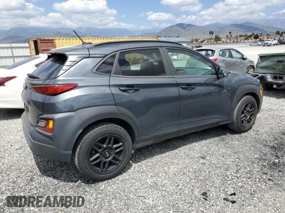 ✅ 2018 Hyundai Kona SEL • VIN: KM8K22AAXJU078197 • Лот: 51574674. Опубликован ранее на Copart с пробегом 64 445 миль. Бесплатный доступ к архиву аукционных продаж из США и подробный отчёт об истории автомобиля на DreamBid. Изображение 3.