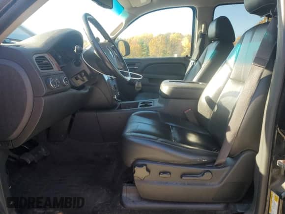 2014 Chevrolet Tahoe LT с VIN 1GNSKBE02ER113983, выставлен на аукционе Copart как лот 87454885 с пробегом 150 538 миль миль и Чистый • Clean title. История ставок и продаж доступна на DreamBid. Изображение 7.