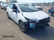 ✅ 2024 Nissan Versa S • VIN: 3N1CN8DV2RL862805 • Lot: 43058815. Wystawiony na IAAI z przebiegiem 18 282 mil. Bezpłatny archiwum sprzedaży aukcyjnych z USA i szczegółowy raport historii pojazdu na DreamBid. Zdjęcie 1.