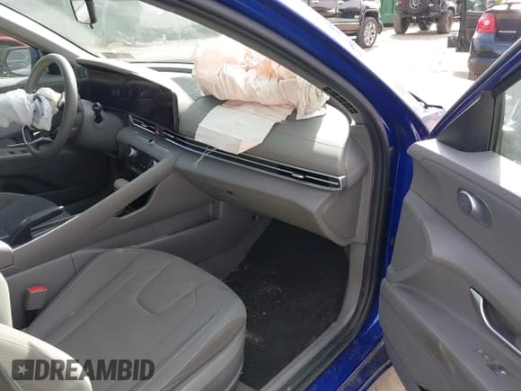✅ 2024 Hyundai Elantra SEL • VIN: KMHLM4DG6RU689091 • Lot: 43448185. Listed on IAAI with 33,460 mi. Free auction sales archive from the USA and detailed vehicle history report at DreamBid. Image 5.