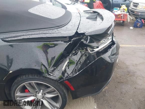 ✅ 2017 Chevrolet Camaro 1LT • VIN: 1G1FB3DX4H0120742 • Lot: 41721115. Listed on IAAI with 111,578 mi. Free auction sales archive from the USA and detailed vehicle history report at DreamBid. Image 6.