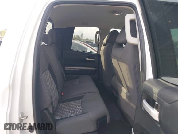 ✅ 2018 Toyota Tundra SR • VIN: 5TFRM5F17JX133243 • Lot: 43741429. Listed on IAAI with 82,695 mi. Free auction sales archive from the USA and detailed vehicle history report at DreamBid. Image 8.