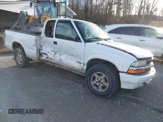 ✅ 2000 Chevrolet S-10 LS • VIN: 1GCDT19WXYK212880 • Лот: 41532876. Опубликован ранее на IAAI с пробегом 168 080 миль. Бесплатный доступ к архиву аукционных продаж из США и подробный отчёт об истории автомобиля на DreamBid. Изображение 1.