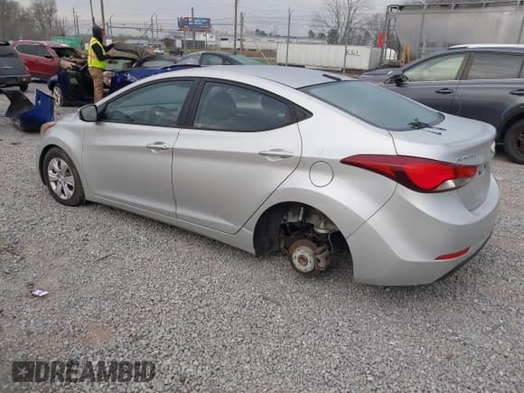 ✅ 2016 Hyundai Elantra SE • VIN: 5NPDH4AE8GH771752 • Lot: 43757001. Wystawiony na IAAI z przebiegiem 138 189 mil. Bezpłatny archiwum sprzedaży aukcyjnych z USA i szczegółowy raport historii pojazdu na DreamBid. Zdjęcie 3.