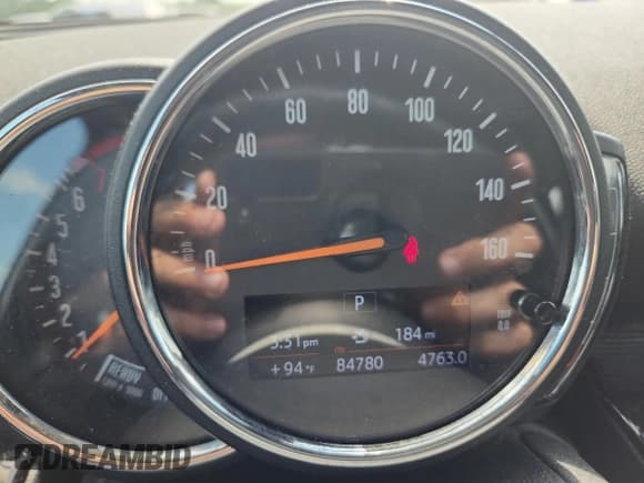 ✅ 2018 MINI Clubman Cooper S • VIN: WMWLN9C5XJ2E51324 • Lot: 65135425. Listed on Copart with 84,780 mi. Free auction sales archive from the USA and detailed vehicle history report at DreamBid. Image 9.