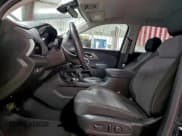 ✅ 2021 Chevrolet Traverse LT Cloth • VIN: 1GNERGKW5MJ141028 • Lot: 94720485. Wystawiony na Copart z przebiegiem 29 742 mil. Bezpłatny archiwum sprzedaży aukcyjnych z USA i szczegółowy raport historii pojazdu na DreamBid. Zdjęcie 7.